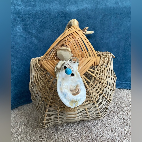 Handmade antler handle basket - Picture 3 of 12